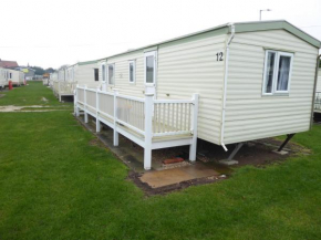 Beachside, Family-friendly, WiFi, 6 berth Caravan 12